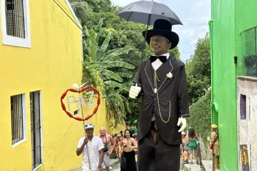 Imagem ilustrativa da imagem Troça O Lord desfila em Olinda retratando homenageado da cidade este ano