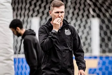 Imagem ilustrativa da imagem Turra elogia Soteldo e diz que não foi responsável por seu afastamento do Santos
