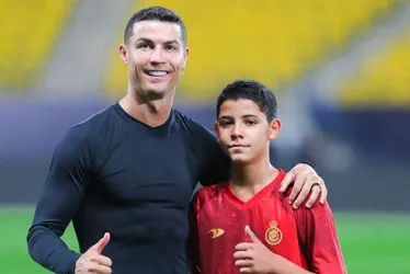 Imagem ilustrativa da imagem VÍDEO | CR7 dá 'bronca' em Cristiano Júnior por não cumprimentar jogadores