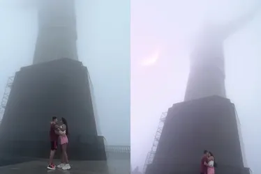 Imagem ilustrativa da imagem VÍDEO | Raio atinge o Cristo Redentor durante foto de casal