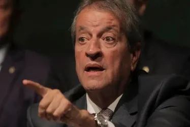 Imagem ilustrativa da imagem Valdemar Costa Neto é detido por porte ilegal de arma de fogo