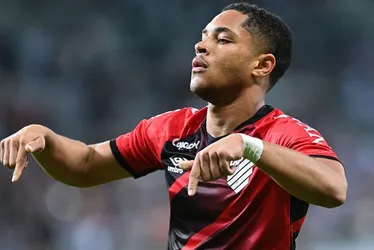 Imagem ilustrativa da imagem Vitor Roque desembarca em Barcelona e pode fazer estreia no dia 4