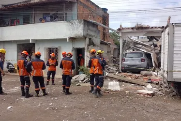 Imagem ilustrativa da imagem Vizinha detalha resgate de criança de 2 anos após explosão de casa em Vila Velha
