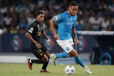 Imagem ilustrativa da imagem Zagueiro capixaba Natan sofre lesão e vai desfalcar Napoli nos próximos jogos