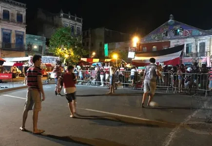 
          Imagem ilustrativa da imagem Pelada histórica: torcida do Santa Cruz celebra 110 anos com futebol e tradição
          