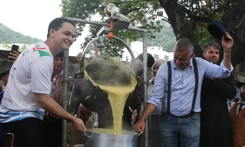 
          Imagem ilustrativa da imagem 150 anos da imigração: emoção em missa com coro de 100 vozes
          