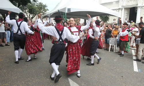
          Imagem ilustrativa da imagem 150 anos da imigração: emoção em missa com coro de 100 vozes
          