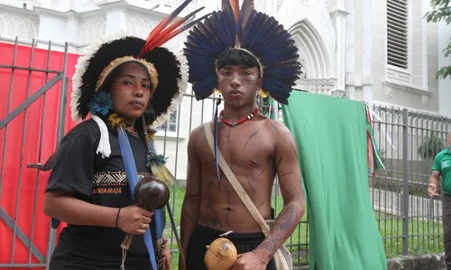 
          Imagem ilustrativa da imagem 150 anos da imigração: emoção em missa com coro de 100 vozes
          