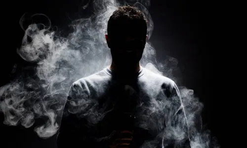 
          Imagem ilustrativa da imagem 150 mil jovens ignoram risco e usam cigarros eletrônicos
          