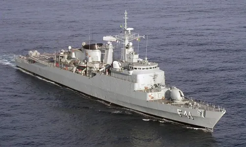 
          Imagem ilustrativa da imagem 2.500 ingressos para visitar navio de guerra em Vitória
          