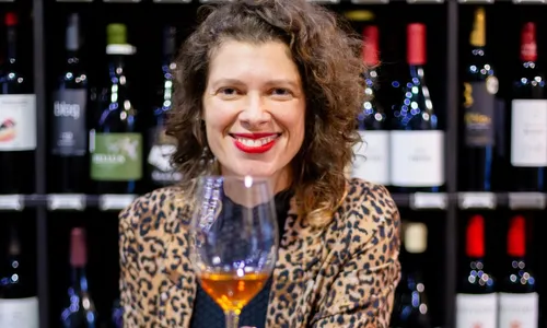 
          Imagem ilustrativa da imagem “A paixão pelos vinhos transformou minha vida”, diz guia de turismo
          