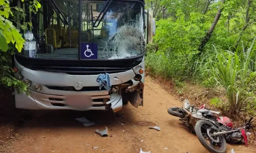 
          Imagem ilustrativa da imagem Acidente entre ônibus escolar e moto deixa jovem morto no ES
          