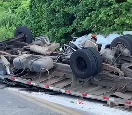 
          Imagem ilustrativa da imagem Acidente grave neste sábado na PE-50 faz nove vítimas
          