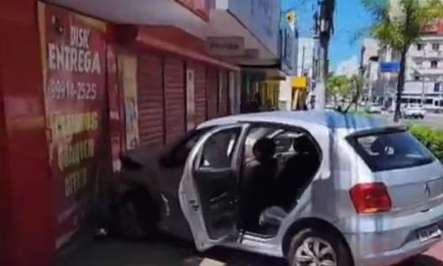 
          Imagem ilustrativa da imagem Acidente no Centro de Vila Velha deixa homem e criança feridos
          