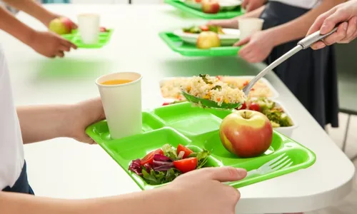 
          Imagem ilustrativa da imagem Almoço nas férias para estudantes de Linhares
          