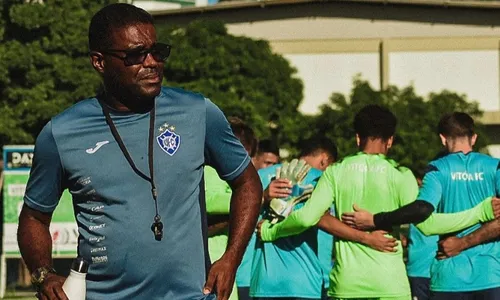 
          Imagem ilustrativa da imagem Após nova derrota no Capixabão, Cássio Barros é demitido do Vitória
          