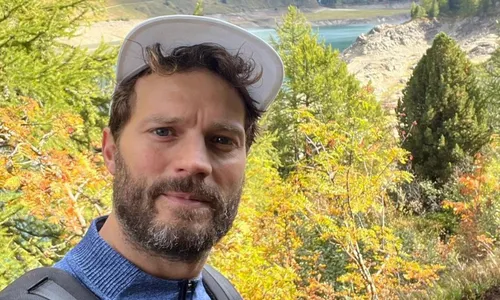 
          Imagem ilustrativa da imagem Ator de '50 Tons de Cinza' foi internado após contato com lagartas tóxicas
          