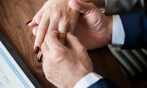 
          Imagem ilustrativa da imagem Aumentam as separações de casais com mais de 50 anos
          