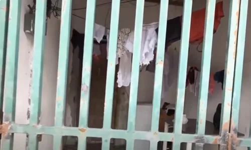 
          Imagem ilustrativa da imagem Auxiliar de cozinha é enforcada pelo ex-marido na Serra
          