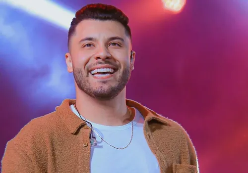 
          Imagem ilustrativa da imagem Avião de Murilo Huff cai em vala no aeroporto de Goiânia
          