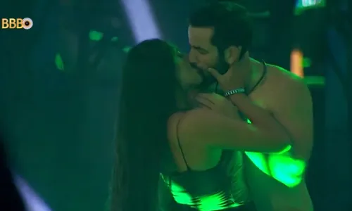 
          Imagem ilustrativa da imagem BBB 24: Festa com direito a primeiro beijo e Davi falando em ir ao paredão
          