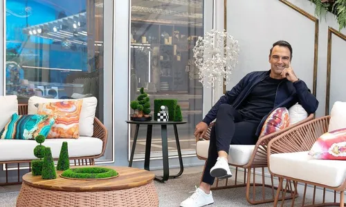 
          Imagem ilustrativa da imagem BBB 24: Tadeu Schmidt quebra tradição com a mulher por causa do reality show
          