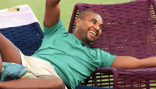 
          Imagem ilustrativa da imagem BBB24 tem madrugada com 'terror psicológico', novo alvo e reclamações sobre Davi
          