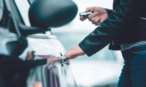 
          Imagem ilustrativa da imagem Bandidos usam novas tecnologias e roubam 18 carros por dia no ES
          