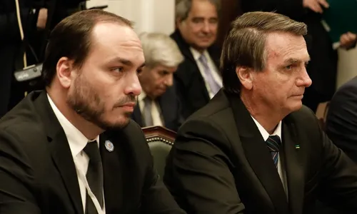 
          Imagem ilustrativa da imagem Bolsonaro nega ter tido 'Abin paralela' e diz que órgãos 'sonegavam informações'
          