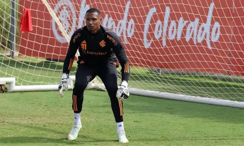 
          Imagem ilustrativa da imagem Botafogo anuncia a contratação do goleiro John, ex-Santos
          