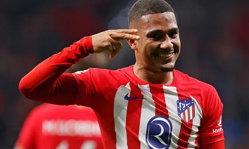 
          Imagem ilustrativa da imagem Brasileiro marca golaço, Atlético de Madrid vence e passa o Barcelona no Espanhol
          