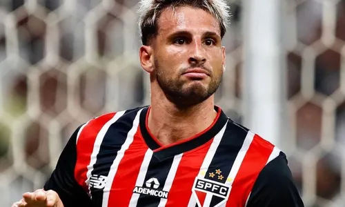 
          Imagem ilustrativa da imagem Calleri espera jogo disputado contra o Santos: 'Voltar ao caminho das vitórias'
          