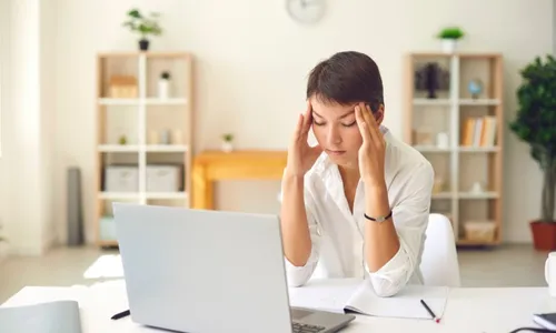 
          Imagem ilustrativa da imagem Calor pode agravar dor de cabeça
          