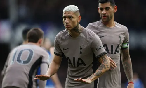 
          Imagem ilustrativa da imagem Capixaba Richarlison faz dois gols contra ex-time, mas Tottenham leva empate no fim
          