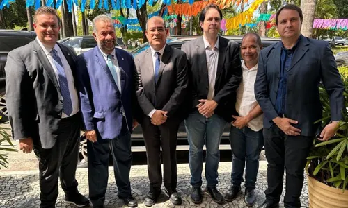 
          Imagem ilustrativa da imagem Carlos lupi e Wolney Queiroz reafirmam compromisso com a reeleição de Mano Medeiros
          