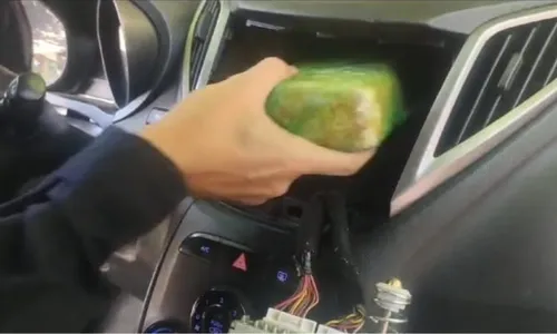 
          Imagem ilustrativa da imagem Casal é preso com quase 13kg de cocaína no Sul do ES
          