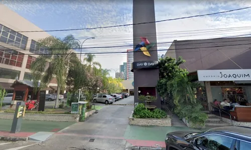 
          Imagem ilustrativa da imagem Centro comercial na Praia do Canto é vendido para construtora
          