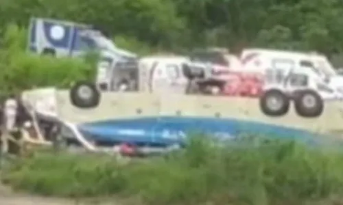 
          Imagem ilustrativa da imagem Cinco passageiros morrem após ônibus tombar em rodovia na Bahia
          