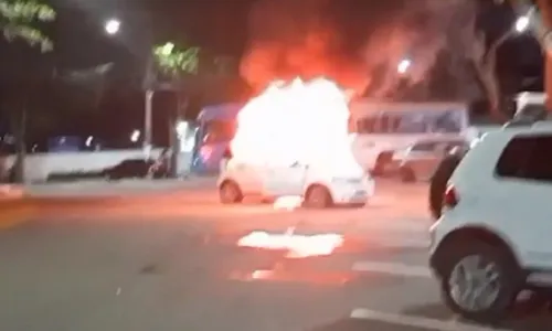 
          Imagem ilustrativa da imagem Comerciante mata mulher a facadas e se esconde em UPA na Serra
          