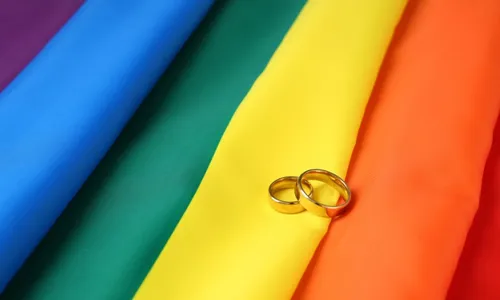 
          Imagem ilustrativa da imagem Como os padres católicos podem abençoar uniões homoafetivas? Entenda
          