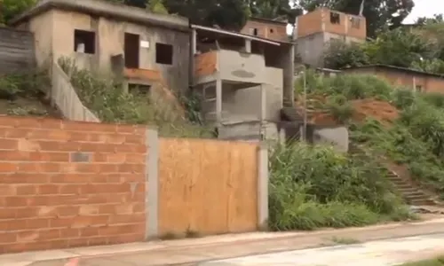 
          Imagem ilustrativa da imagem Confronto entre bandidos e policiais termina com um ferido na Serra
          