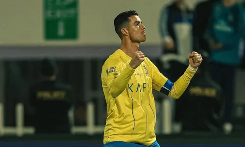 
          Imagem ilustrativa da imagem Cristiano Ronaldo terá de depor por gesto obsceno após gritos de 'Messi'
          