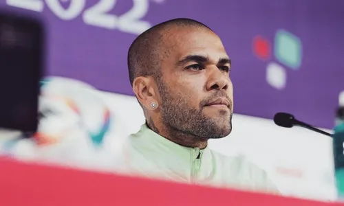 
          Imagem ilustrativa da imagem Daniel Alves em silêncio e reafirmação de agressão sexual no 1º dia de julgamento
          