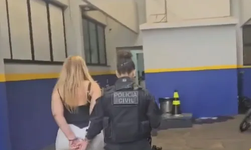 
          Imagem ilustrativa da imagem Dentista é presa suspeita de deformar pacientes com cirurgias estéticas
          