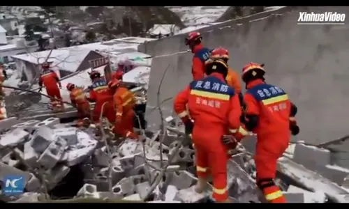 
          Imagem ilustrativa da imagem Deslizamento de terra soterra 47 pessoas e mata duas na China
          