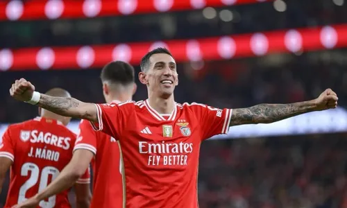 
          Imagem ilustrativa da imagem Di María elege seus 11 ideais com Neymar e sem Cristiano Ronaldo
          