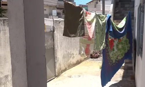 
          Imagem ilustrativa da imagem Diarista é agredida com facão por cobrar conta de água atrasada em Cariacica
          