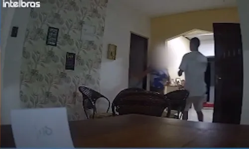 
          Imagem ilustrativa da imagem Diarista é rendida e esfaqueada dentro de casa por assaltante em Fundão
          