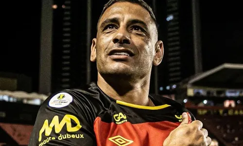 
          Imagem ilustrativa da imagem Diego Souza anuncia aposentadoria aos 38 anos e revela time do coração
          