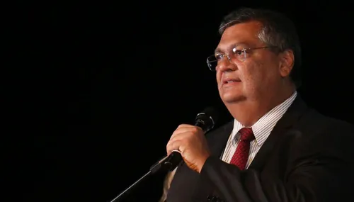 
          Imagem ilustrativa da imagem Dino dá primeiro voto no STF e é favor de repercussão geral em caso da Uber
          